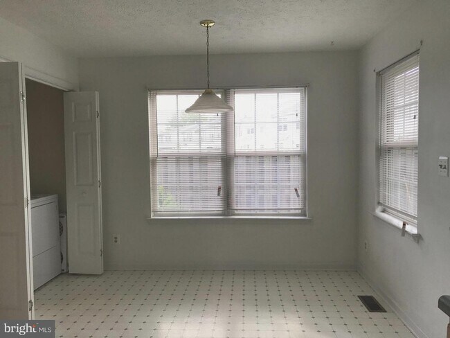 Building Photo - 2935 Sorrell Ct