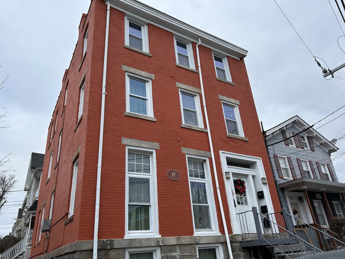 Primary Photo - 27 Jay St