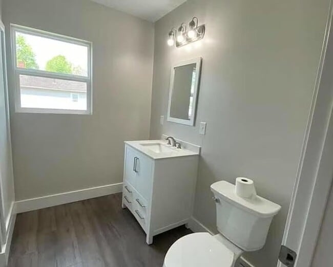 Building Photo - Renovated open floor plan!