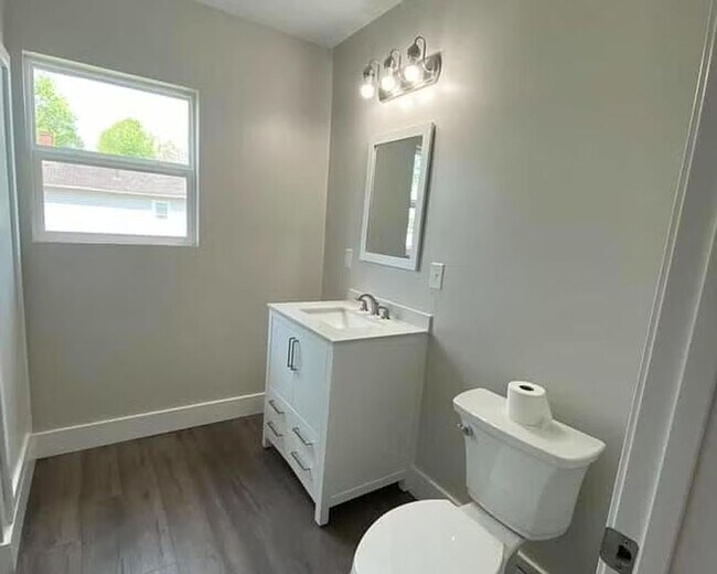 Foto del edificio - Renovated open floor plan!