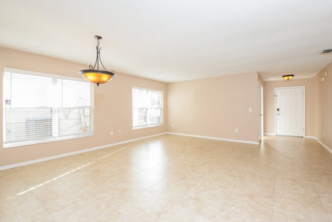 Building Photo - 3072 Natoma Way