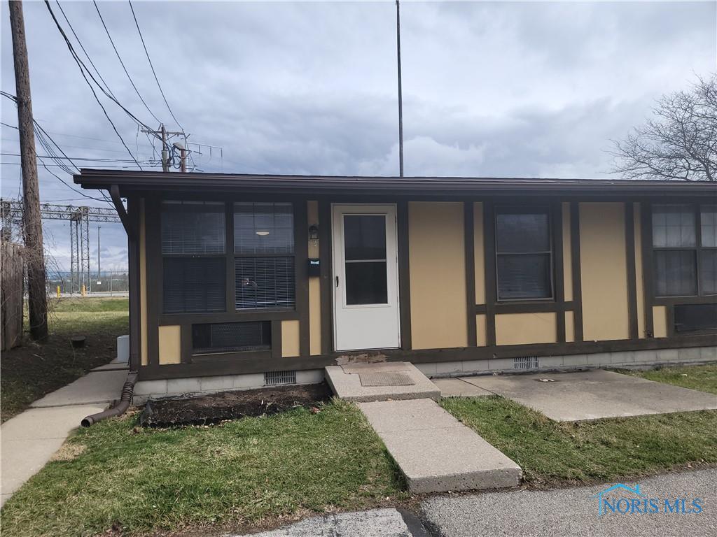 Primary Photo - 54 E Crawford Ave