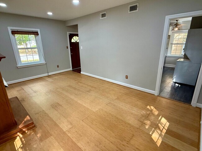 Building Photo - Updated 3BR Home in Coveted Forest Hill Pa...