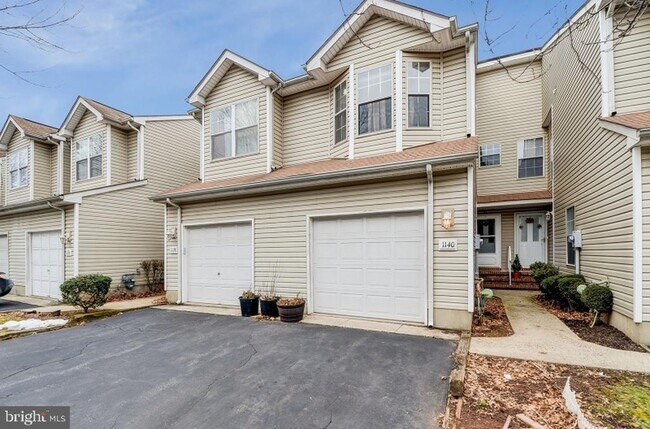 Building Photo - 1140 Oakcroft Ln
