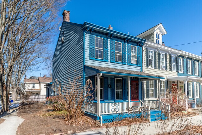 Foto del edificio - 34 Buttonwood St