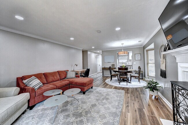 Building Photo - 5213 Village Green Way