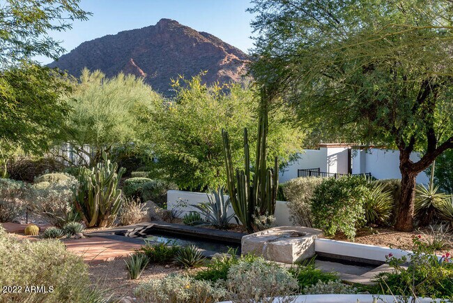 Foto del edificio - 6723 N Desert Fairways Dr