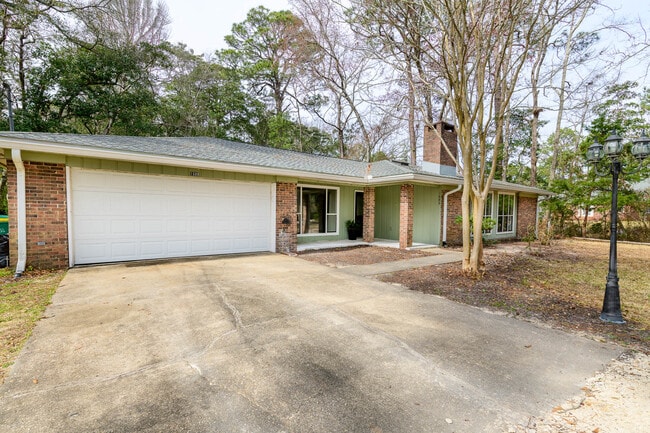 Building Photo - 1688 Vine Ave