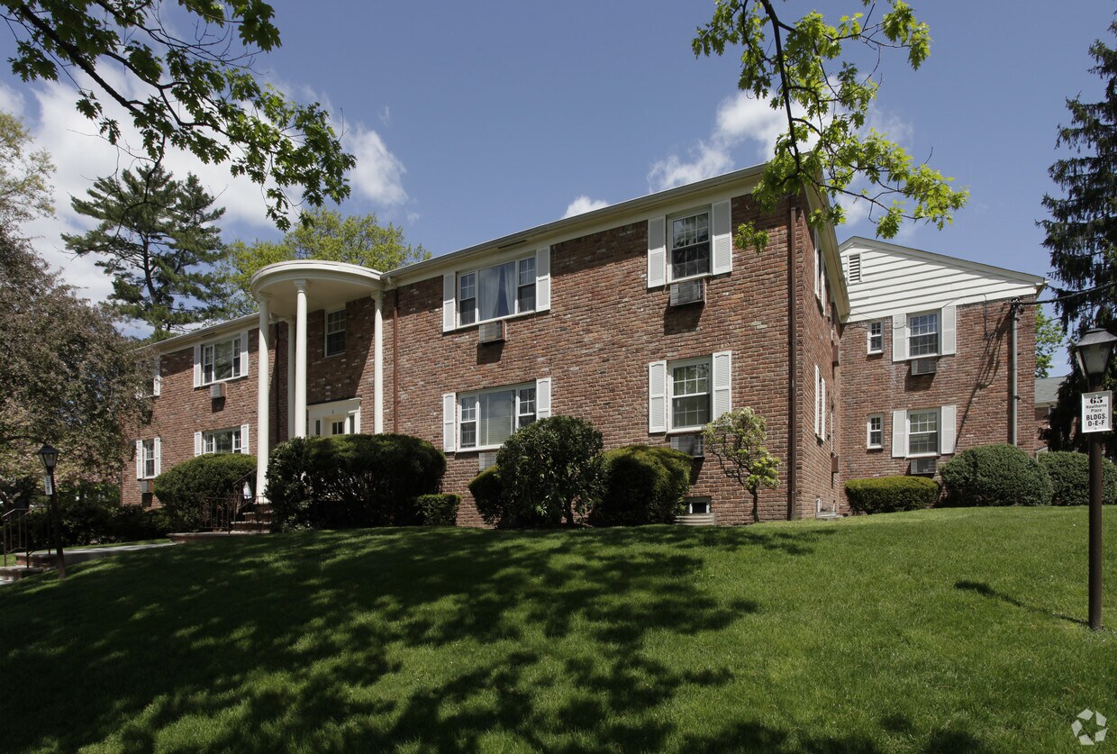 Primary Photo - The Williamsburg Apartments