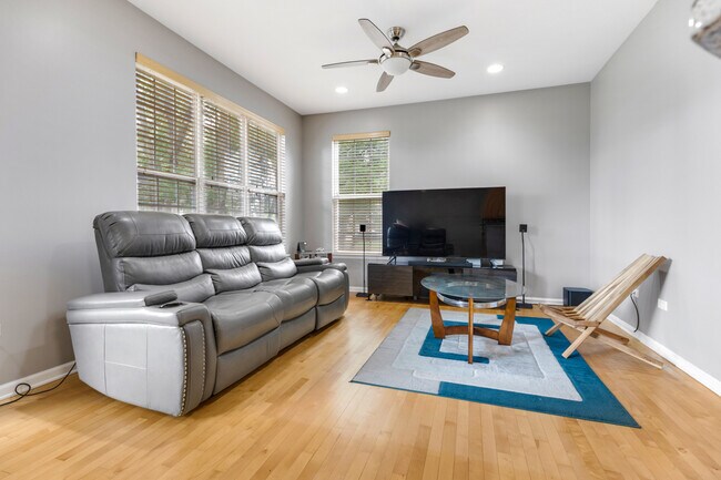 Foto del edificio - 460 Vaughn Cir