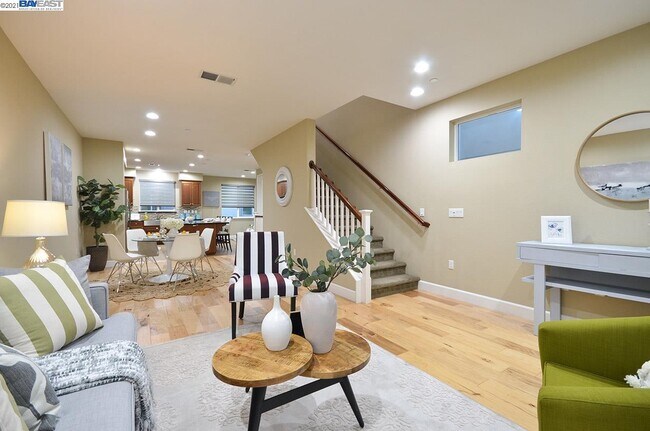 Building Photo - 5529 Esprit Way