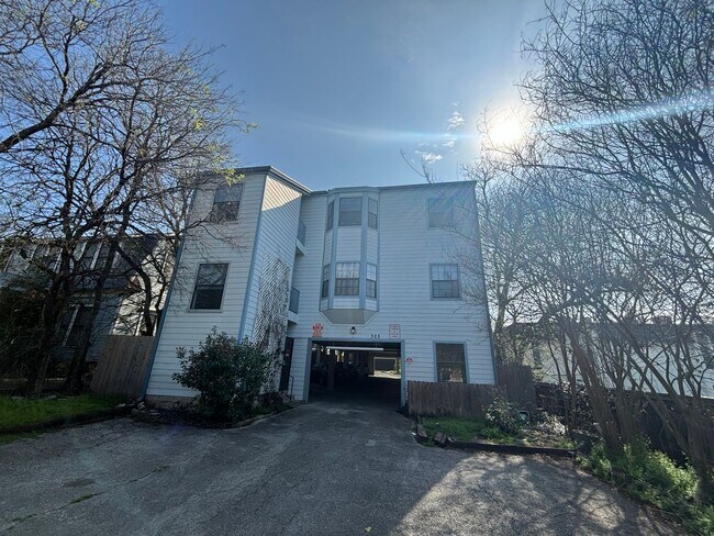 Foto del edificio - 303 W 35th St