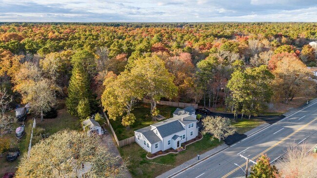 Foto del edificio - 245 Wareham Rd