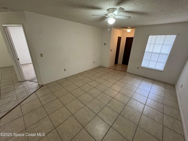 Foto del edificio - 835 Levitt Pkwy