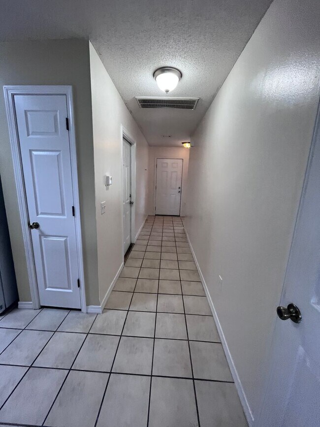 Foto del edificio - Crestview Townhouse