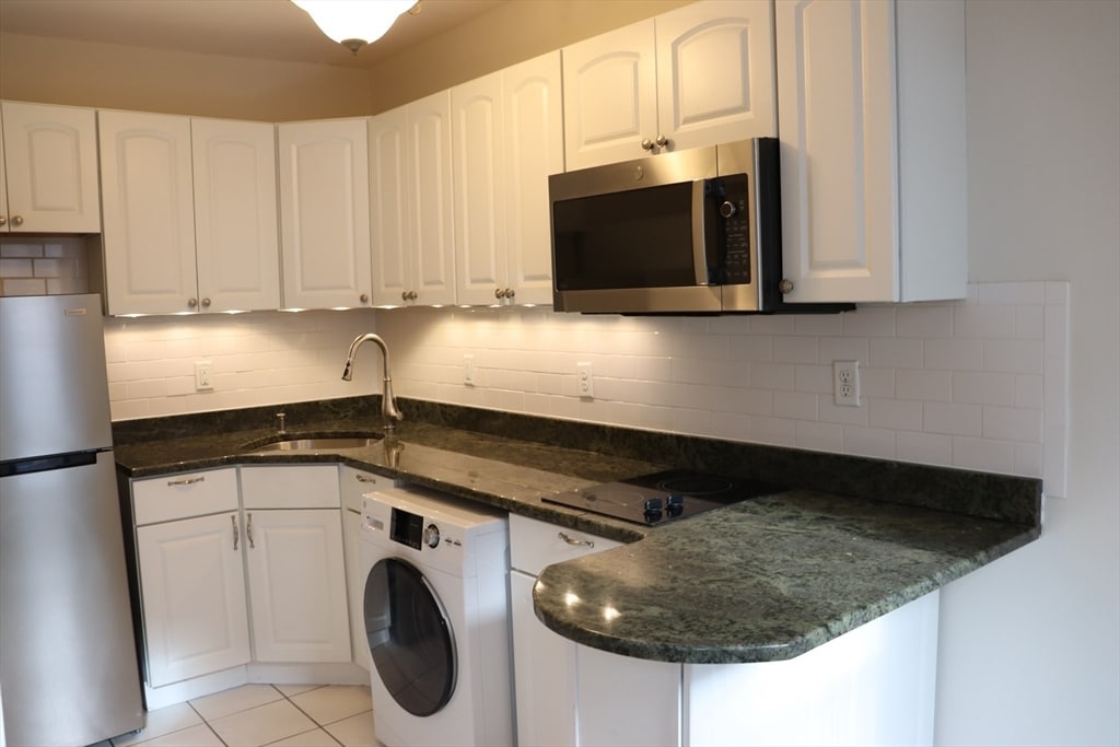 Building Photo - 267 Newbury St