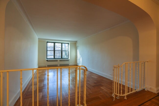 Foto del edificio - 150 E Hartsdale Ave