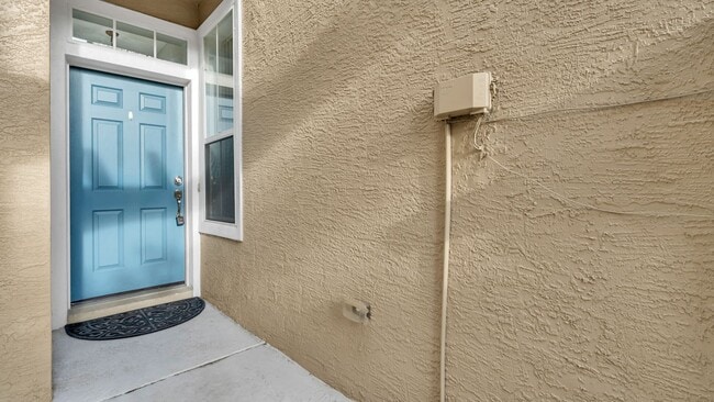 Building Photo - Spacious, light, bright 2 Master BR, 2-car...