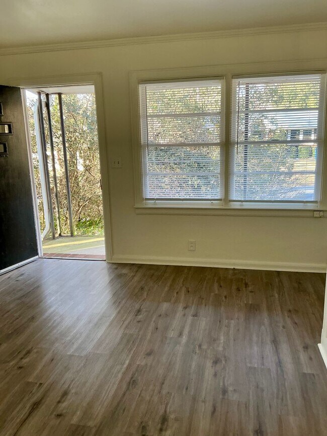 Foto del edificio - Available Now! *App Fees Waived for February!* 2 bedroom/1 bathroom updated home in Normaltown Av...