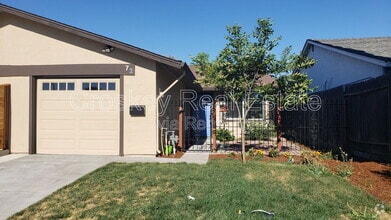 Building Photo - 72 Amelia Way