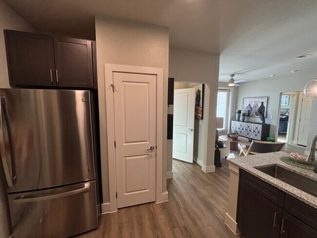 Foto del edificio - 425 El Rio St