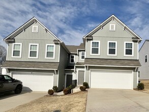 Building Photo - 103 Luna Ln