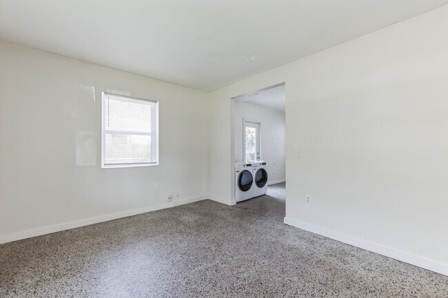 Building Photo - 1045 NE 130th St