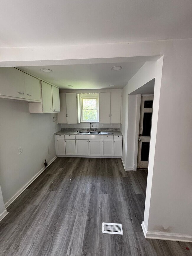 Building Photo - 1387 Brairwood