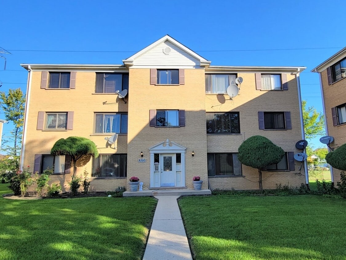 9350 Hamilton Ct, Des Plaines, IL 60016 House Rental in Des Plaines