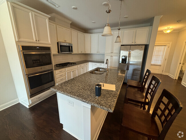 Building Photo - Room in Townhome on Farm Pond Trail