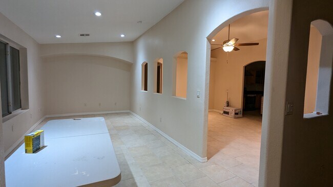 Foto del edificio - 855 W Taylor Ave