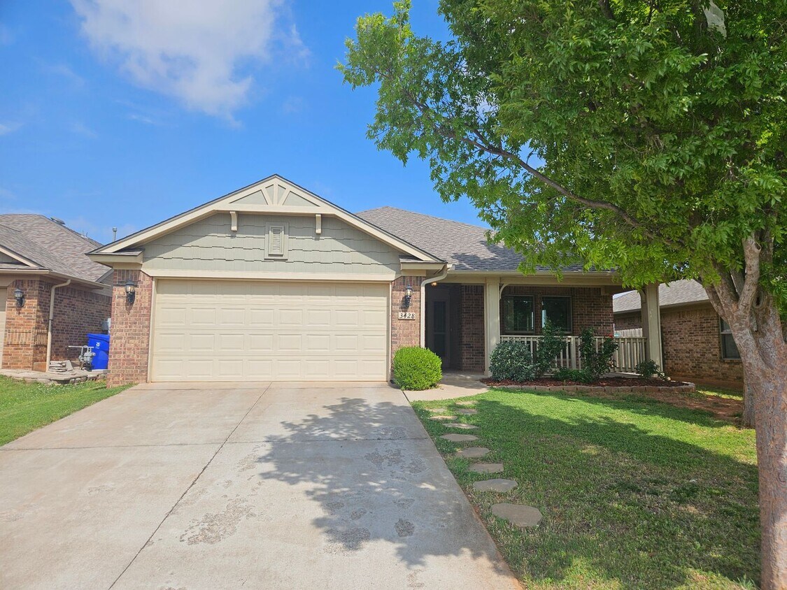 Primary Photo - (3) Bed/(2) Bath in Green Leaf Trails! Ava...