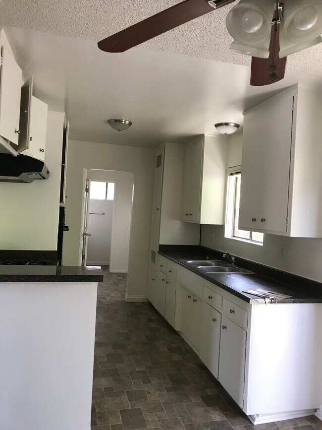 Building Photo - 205 Mooney Dr