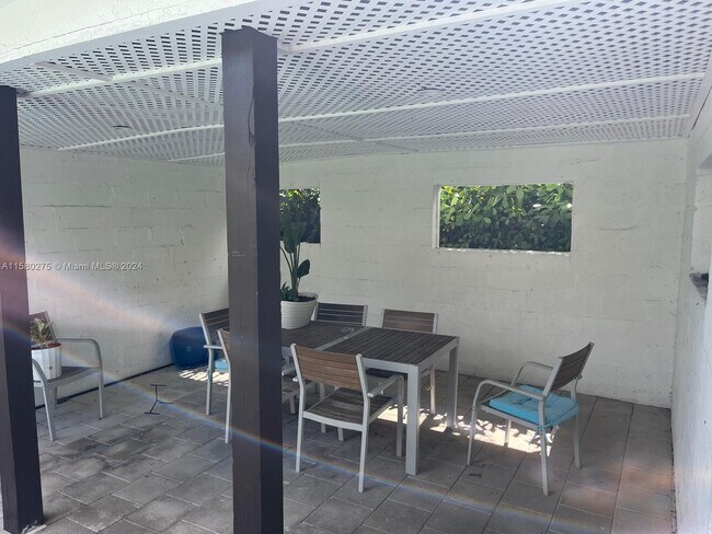 Foto del edificio - 920 SW 9th St