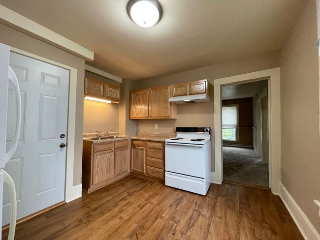 Cocina - 631 N Dewey St