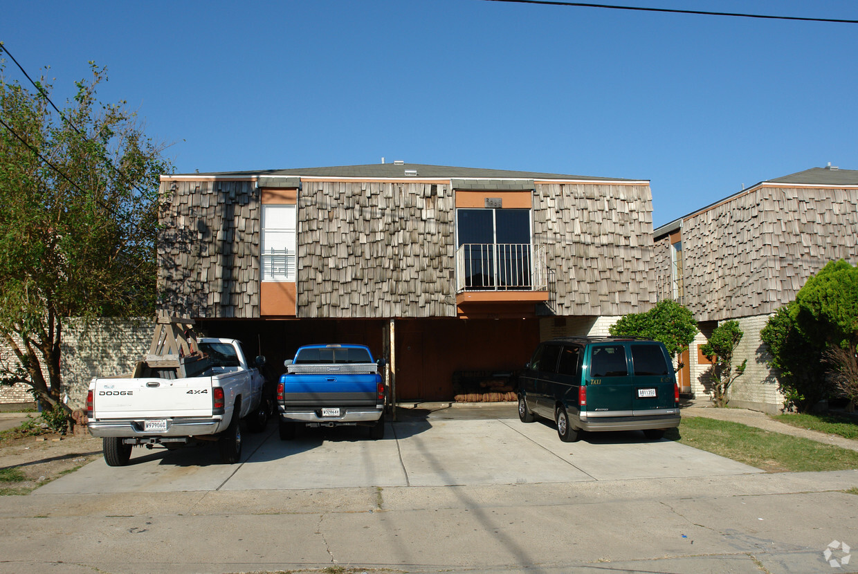 Primary Photo - 2300 Giuffrias Ave