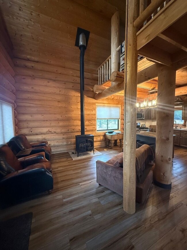 Foto del edificio - 1 bed, 1 bath Cabin with Acreage