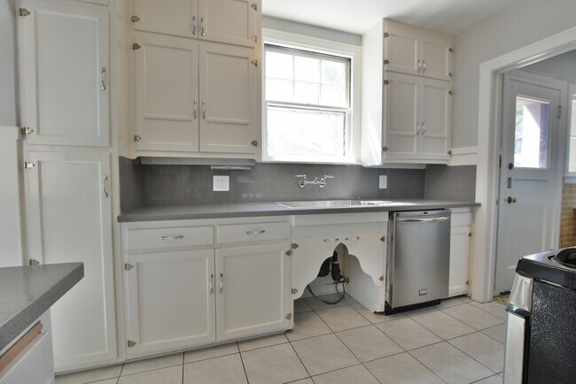 Foto del edificio - Charming 3 Bedroom 1 Bath Home in Prestigious Willow Glen Location!