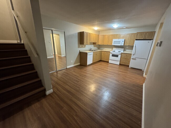 Building Photo - 804-888 88 Ave