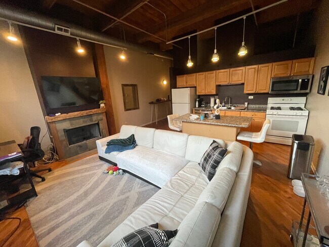 Sala de estar/cocina - 226 N Clinton St