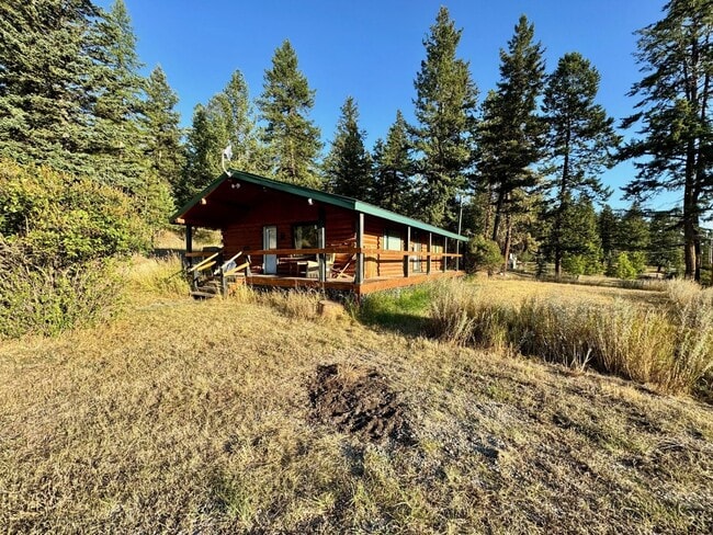 Building Photo - Charming 2-Bedroom Log Cabin in Scenic Kil...