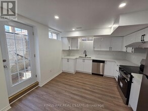 Building Photo - 839 Miltonbrook Cres