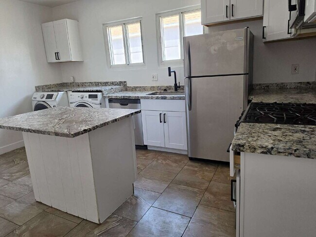 Foto del edificio - UPDATED 2 BEDROOM, 2 BATH NEAR DOWNTOWN PHOENIX
