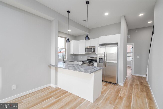 Building Photo - 1220 S 27th St