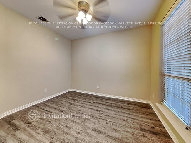 Foto del edificio - 10804 Middleglen Rd