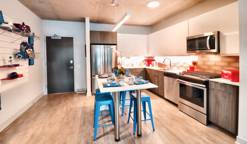 Foto principal - 1001 W Addison St