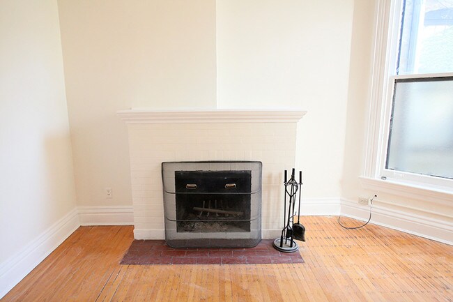 Building Photo - 1830 N Lincoln Park W