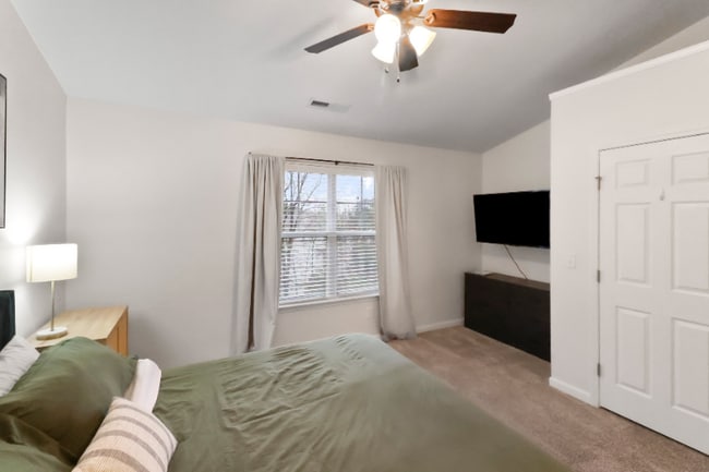 Photo - 100-100 Stratford Lakes Dr Townhome