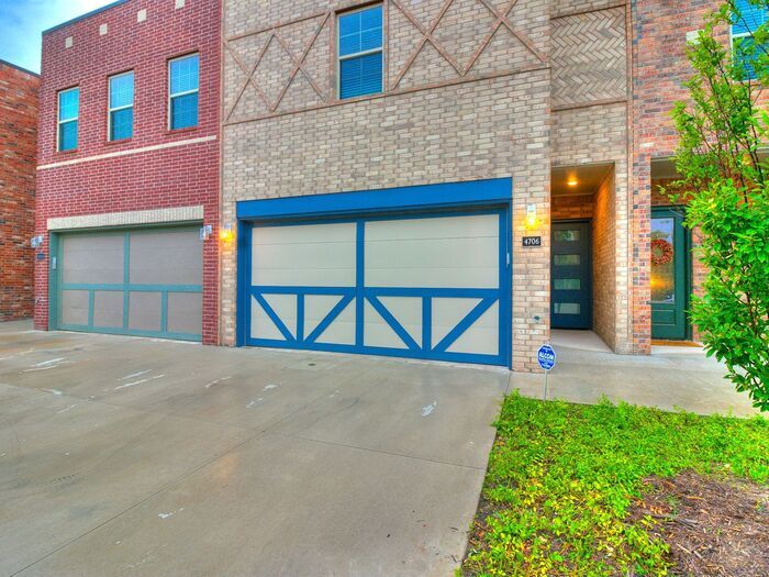 Primary Photo - The Best Kept Secret In Norman!!