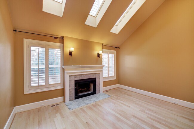 Building Photo - 137 11th Ave